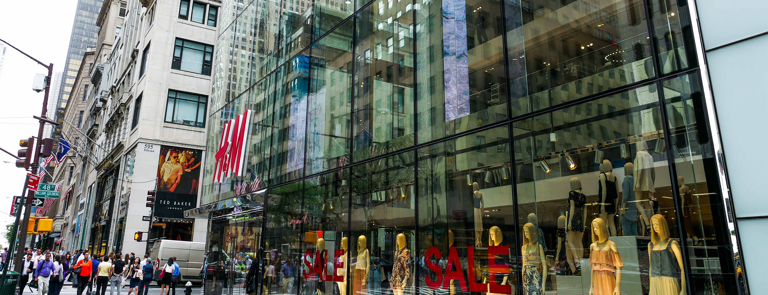 Sideview of view of H&M flagship store on 5th ave. Highlights the oversize laminated and insulated glass units.