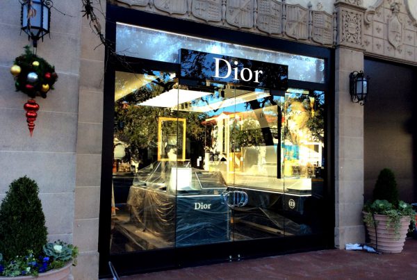 Exterior video of Houston's Dior store featuring Oversized, laminated and tempered exterior glass doors along with a digital, ceramic-printed branded Dior sign.